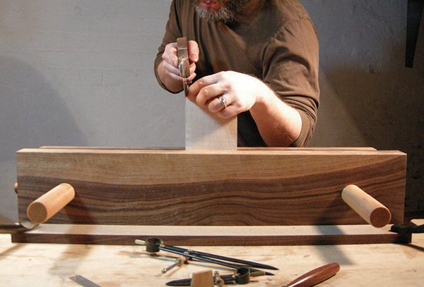 Sawing dovetails, Moxon